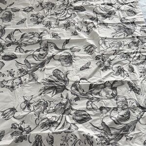 NWOT Pottery Barn Pippa gray white botanical shower curtain